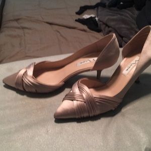 Champagne colored dress shoe. Worn once. Size 9W